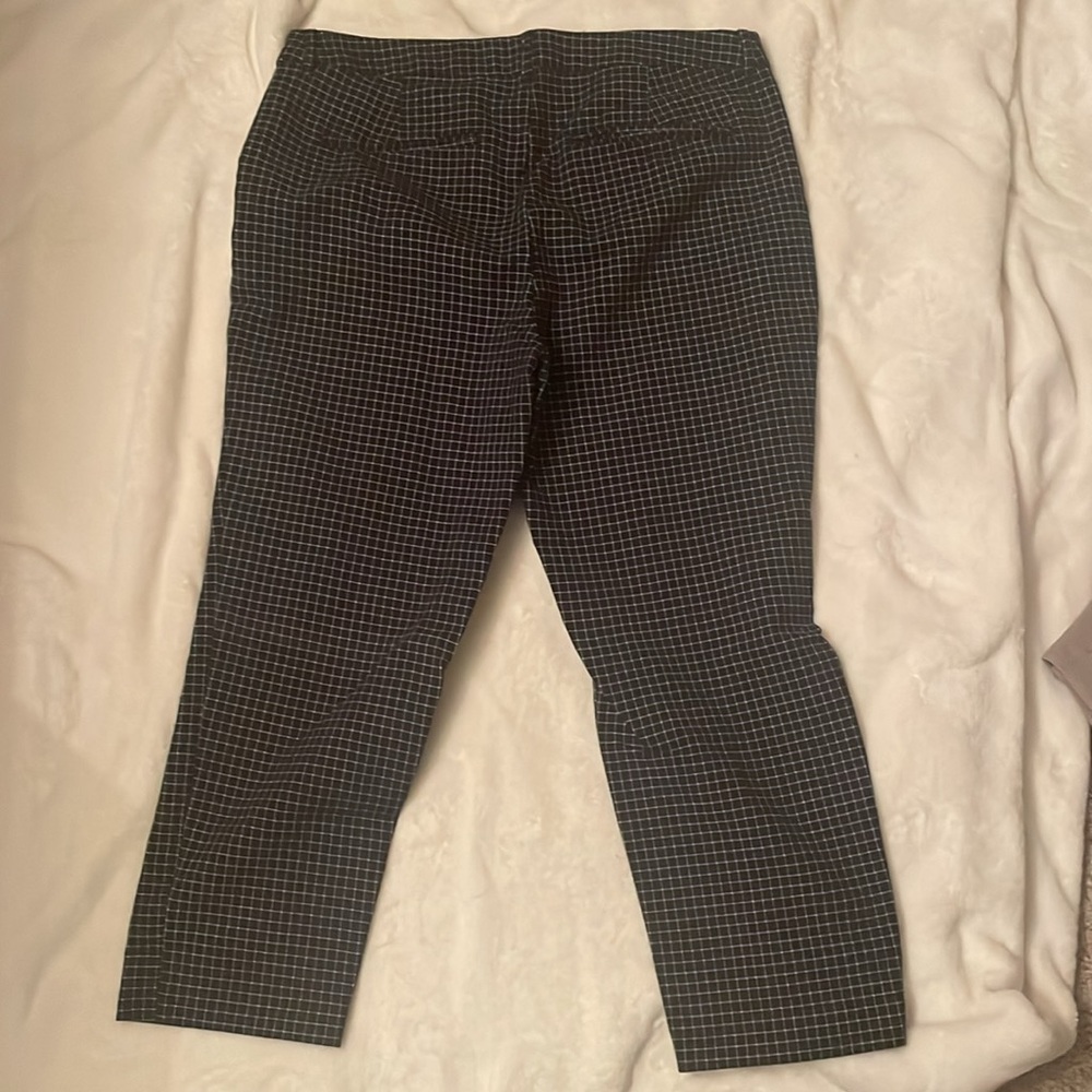 Old Navy cropped dress pants - Picture 2 of 3